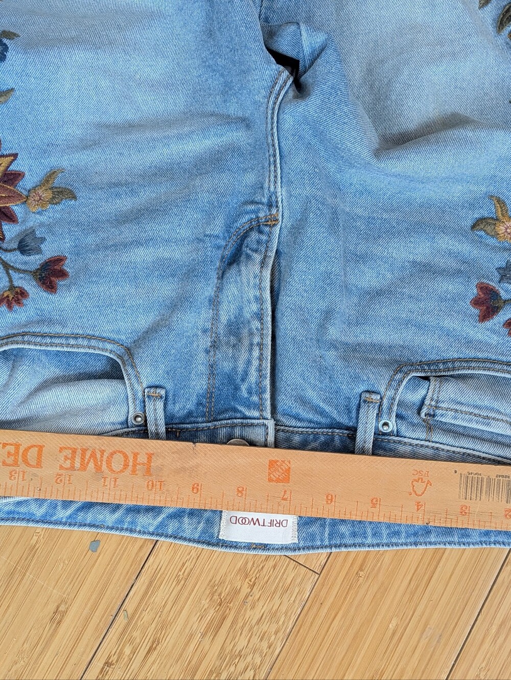 Driftwood Jackie High-Rise, Waist 27, Length 28, Embroidered Light Blue Jeans - Picture 8 of 9
